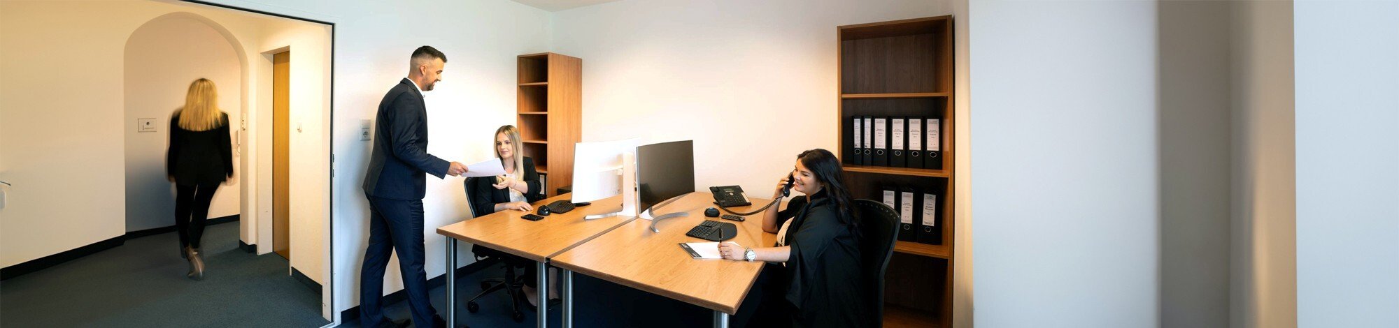 Das Team der UNIQA-Generalagentur Hofer in einer Beratung